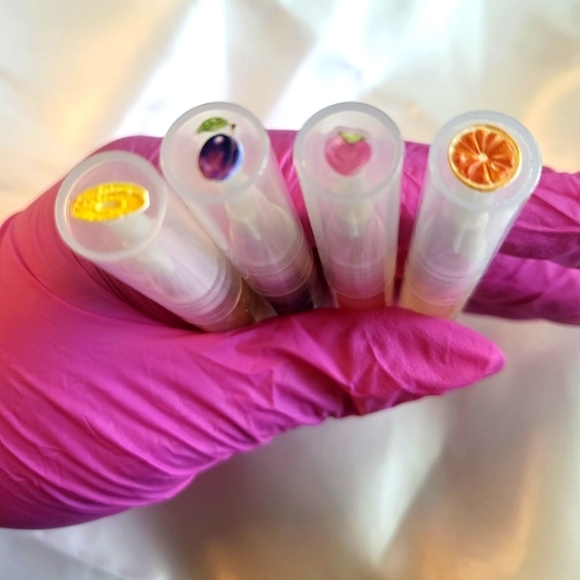 4 Scented Cuticle Oil Pens - Picture 4 of 4